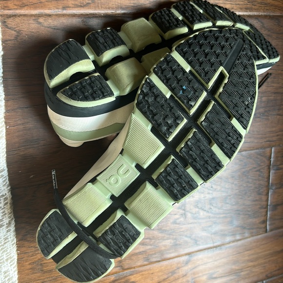 ON Cloud cloud flash sneakers size 8 - Picture 9 of 13